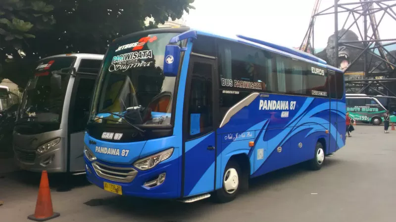 saturental – foto medium bus pariwisata pandawa87 35 seats a
