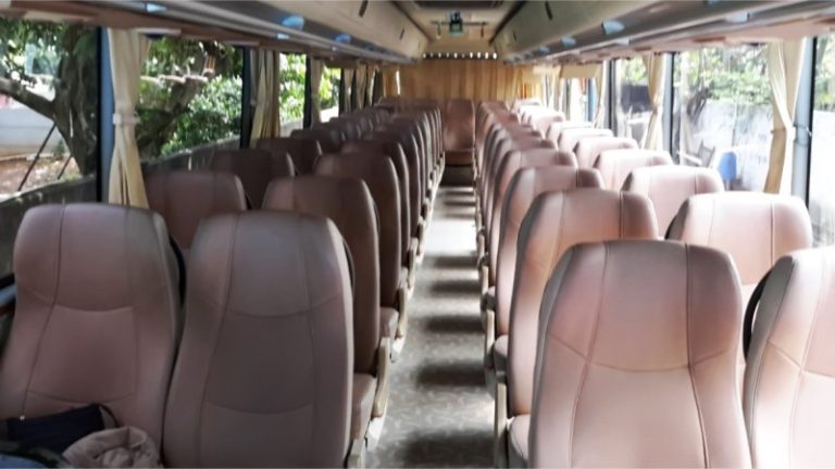 Mewah dan Nyaman: Menjelajah Interior Bus Pariwisata Kerub