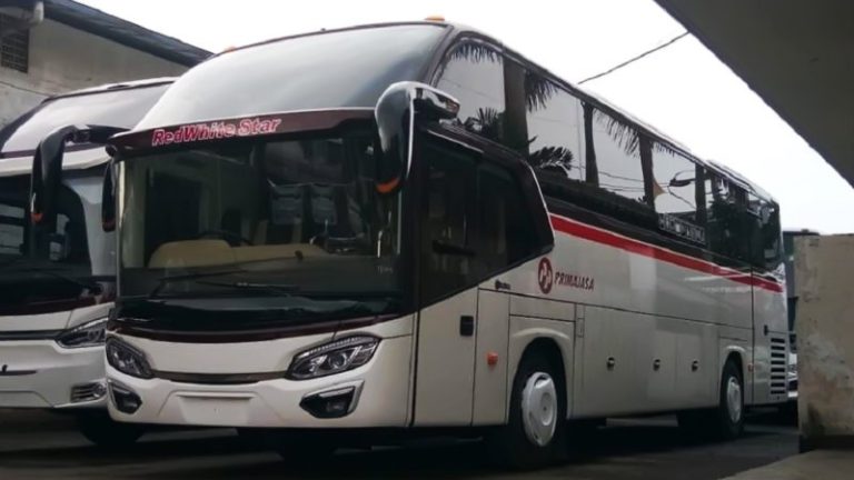 Red White: Lebih dari Sekedar Bus, Sebuah Ikon Transportasi Darat Indonesia