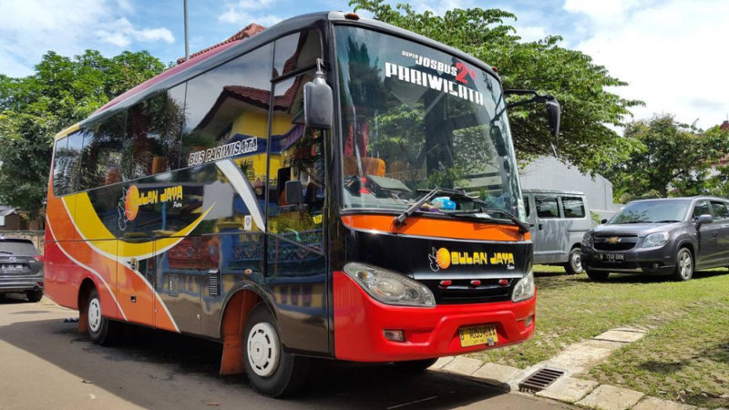 saturental – foto bus pariwisata bulan jaya medium 27s 35 seats b
