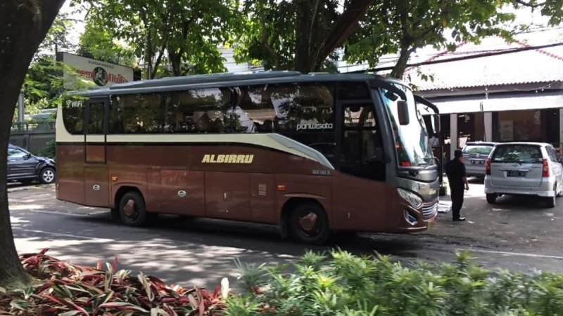saturental – foto medium bus pariwisata albirru trans 31s 35 seats a