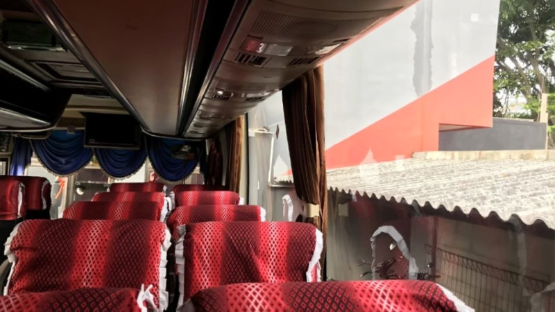 saturental – foto medium bus pariwisata bhinneka sangkuriang interior dalam 29 seats b