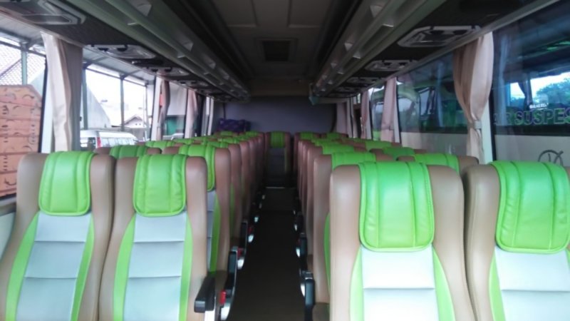 saturental – foto medium bus pariwisata ajas trans interior dalam 31 seats a