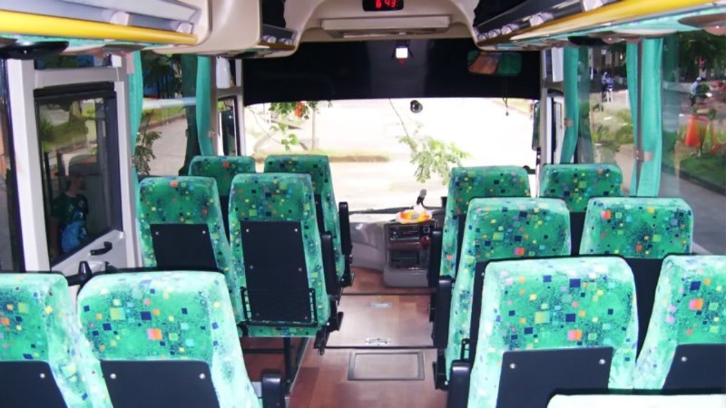 saturental – foto medium bus pariwisata green white interior dalam 31 seats b