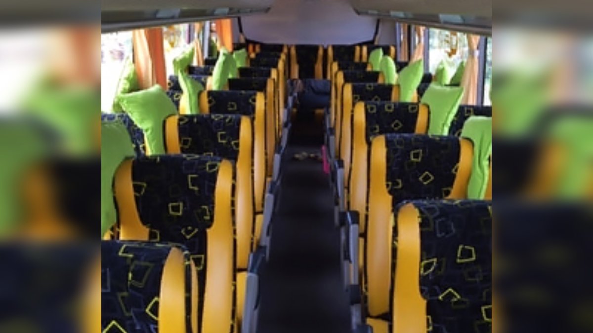 saturental – foto medium bus pariwisata kanaya interior dalam 29s 31 seats a
