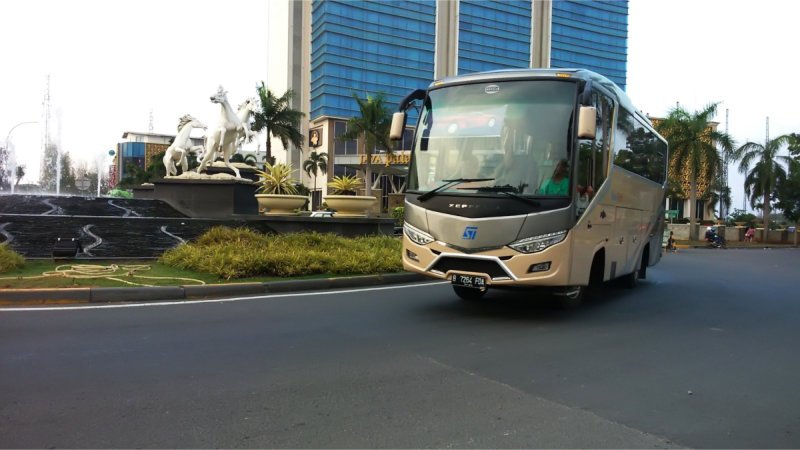 saturental – foto medium bus pariwisata sekawan trans 31 seats a