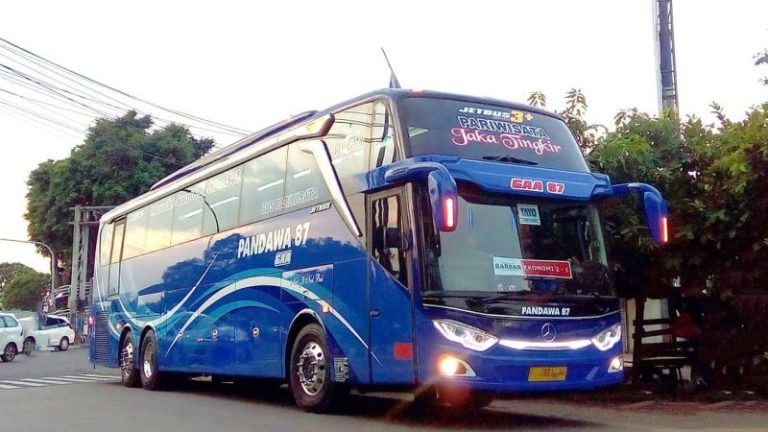 Di Balik Kemudi Pandawa 87: Potret Seorang Sopir Bus Pariwisata di Malang