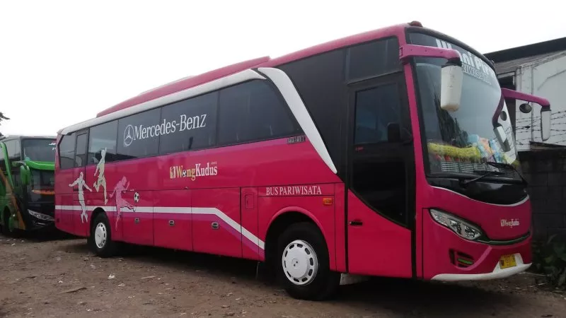 saturental – foto big bus pariwisata wong kudus 48s 59 seats ac