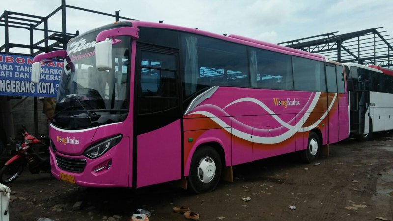 saturental – foto medium bus pariwisata wong kudus 31 seats ab