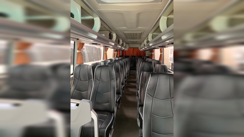 saturental – foto medium bus pariwisata abadi trans interior dalam 25 seats a