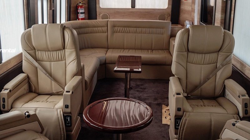 saturental – sewa bus pariwisata luxury trac astra interior 11 seats a