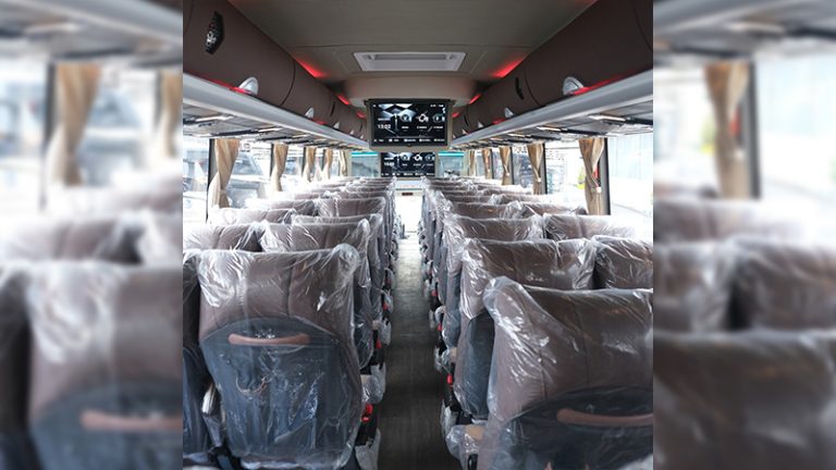 Mewahnya Interior Bus Pariwisata Subur Jaya Super High Deck:  Kenyamanan Ekstra dalam Perjalanan Jauh